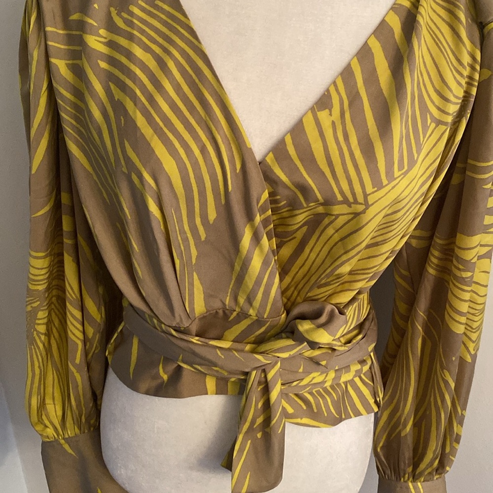Banana Republic size 12 tie wrap blouse - Picture 2 of 13
